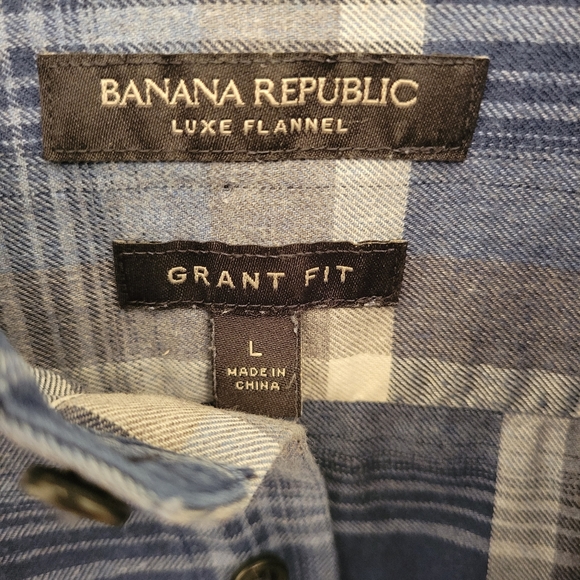 Banana Republic men's flannel button down shirt.  Grant Fit Large. - Picture 2 of 3